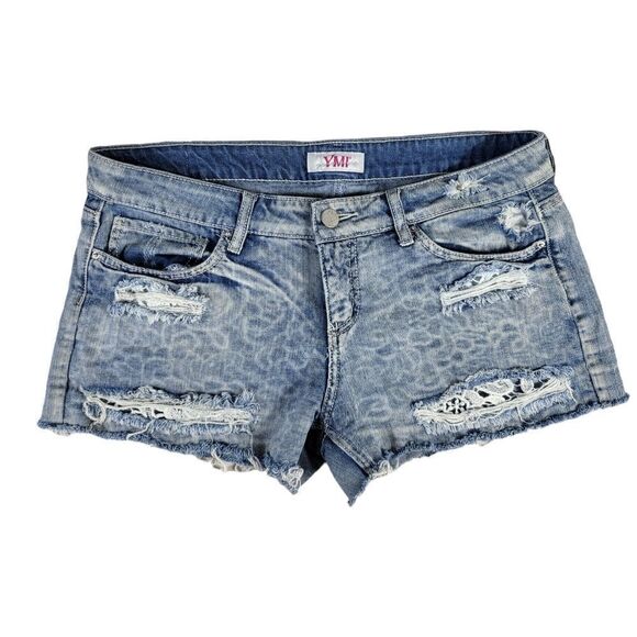 YMI Wanna Betta Butt Low-Rise Distressed Frayed Hem Denim Shorts Size 11 - Picture 1 of 7